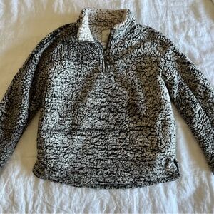 Thread & Supply Black and White Sherpa Pullover Fleece size small